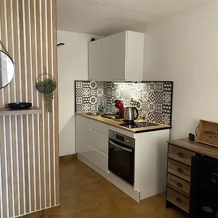 4 Personnes Avec Piscine Au Cap D Au Pied Du Port Et 5 Mn A Pied De La Du Mole * Agde