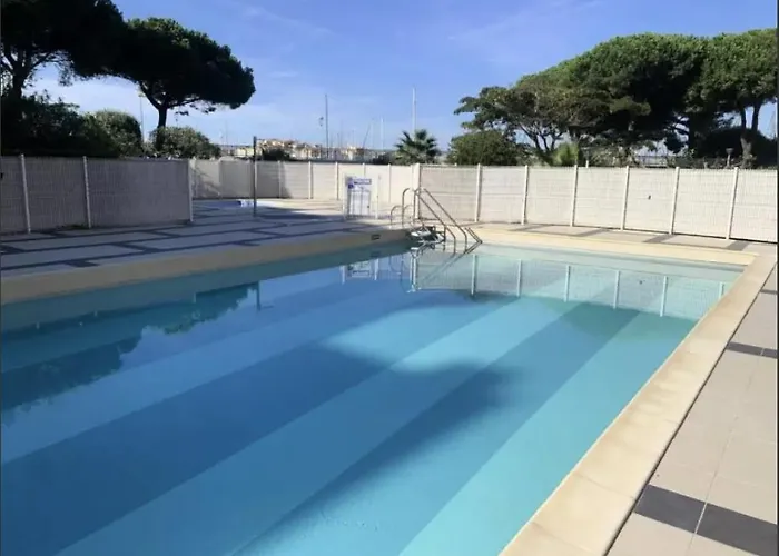 4 Personnes Avec Piscine Au Cap D Au Pied Du Port Et 5 Mn A Pied De La Du Mole Apartment *