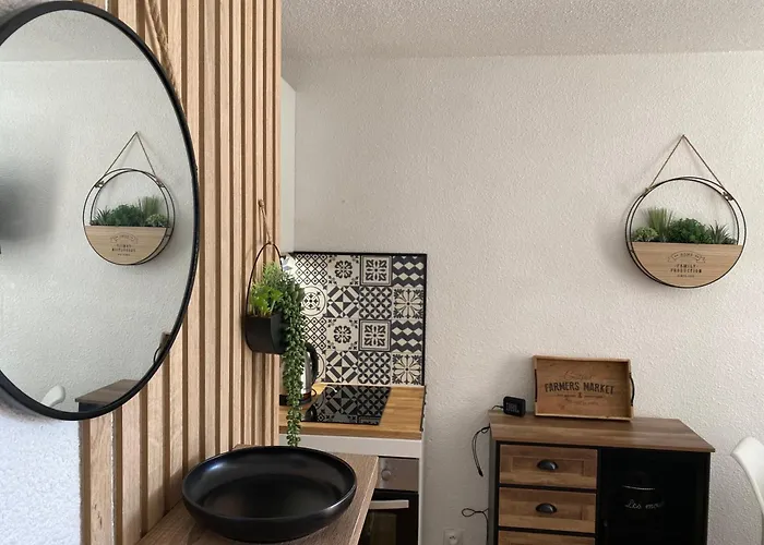 4 Personnes Avec Piscine Au Cap D Au Pied Du Port Et 5 Mn A Pied De La Du Mole *